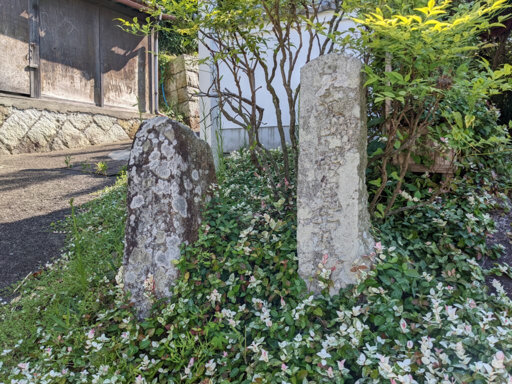 妙見寺前の道標